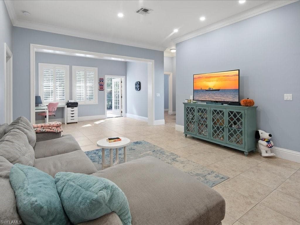 6743 Old Banyan Way, Naples, FL 34109-10