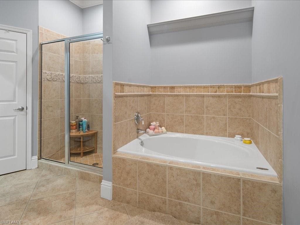 6743 Old Banyan Way, Naples, FL 34109-17