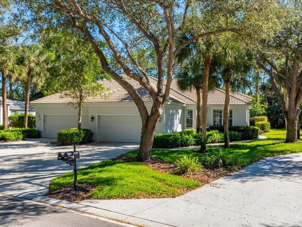 6743 Old Banyan Way, Naples, FL 34109-2