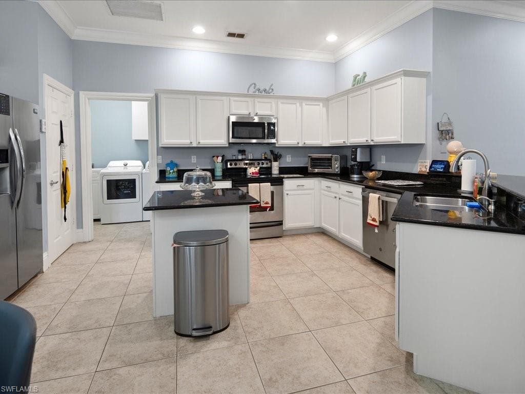 6743 Old Banyan Way, Naples, FL 34109-4