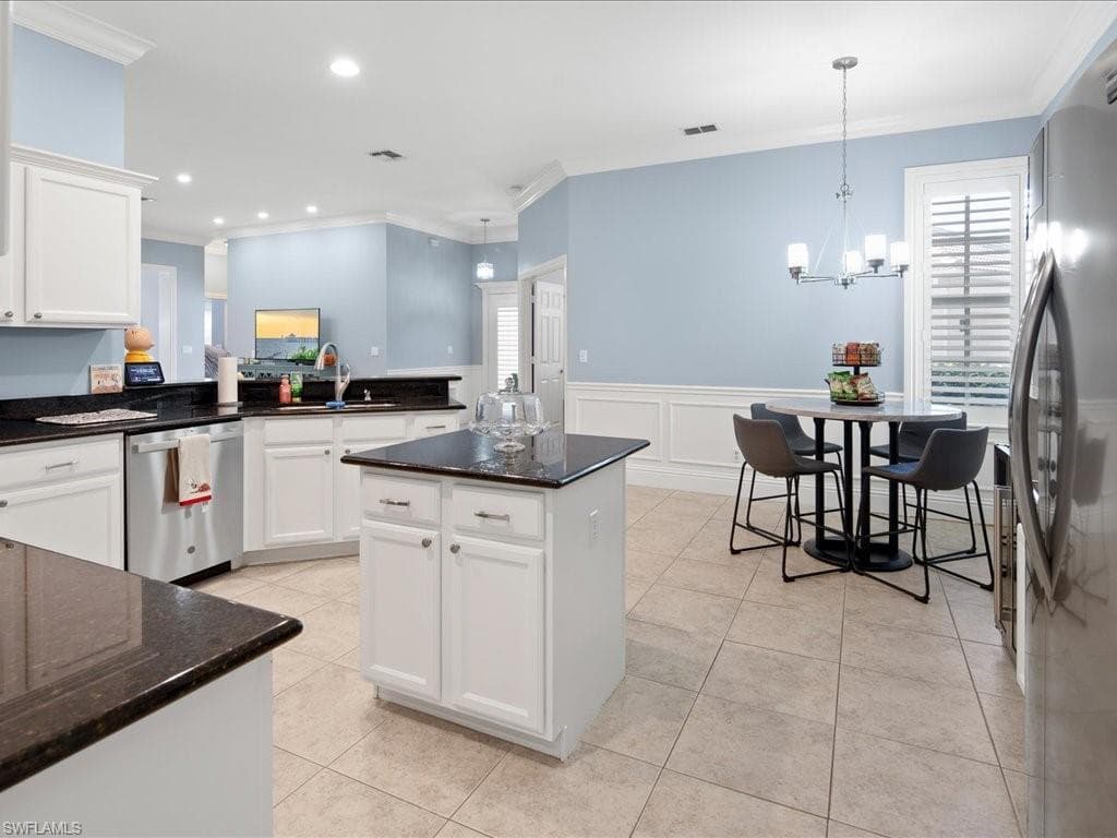 6743 Old Banyan Way, Naples, FL 34109-6