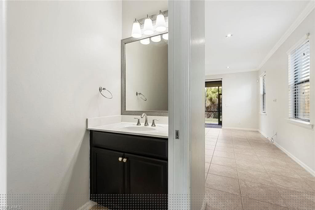 15320 Summit Place Cir, Naples, FL 34119-3