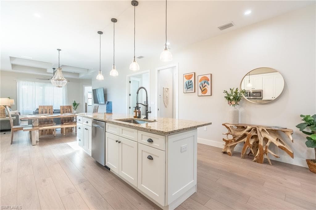 3552 Hibiscus Ave, Naples, FL 34104-4
