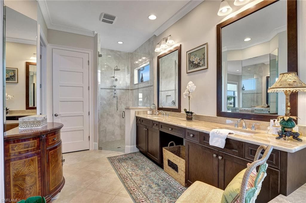 5046 Martinique Dr, Naples, FL 34113-25