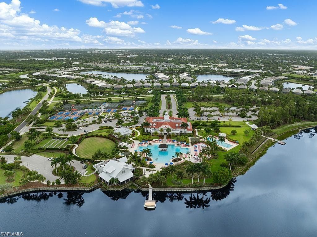 5046 Martinique Dr, Naples, FL 34113-38