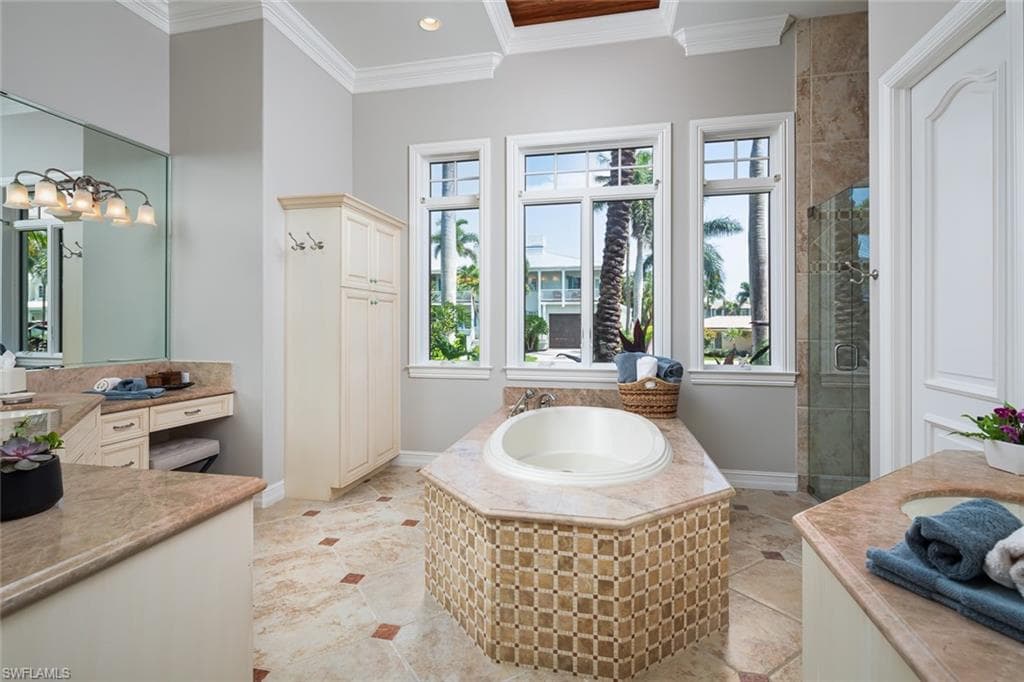 426 13th Ave S, Naples, FL 34102-14