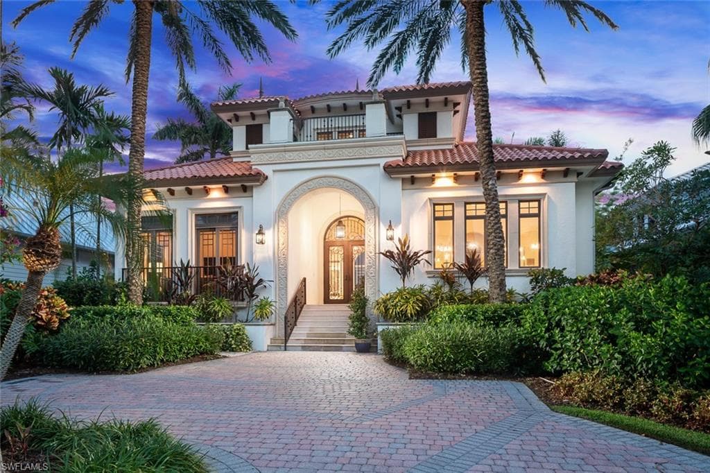 426 13th Ave S, Naples, FL 34102-1