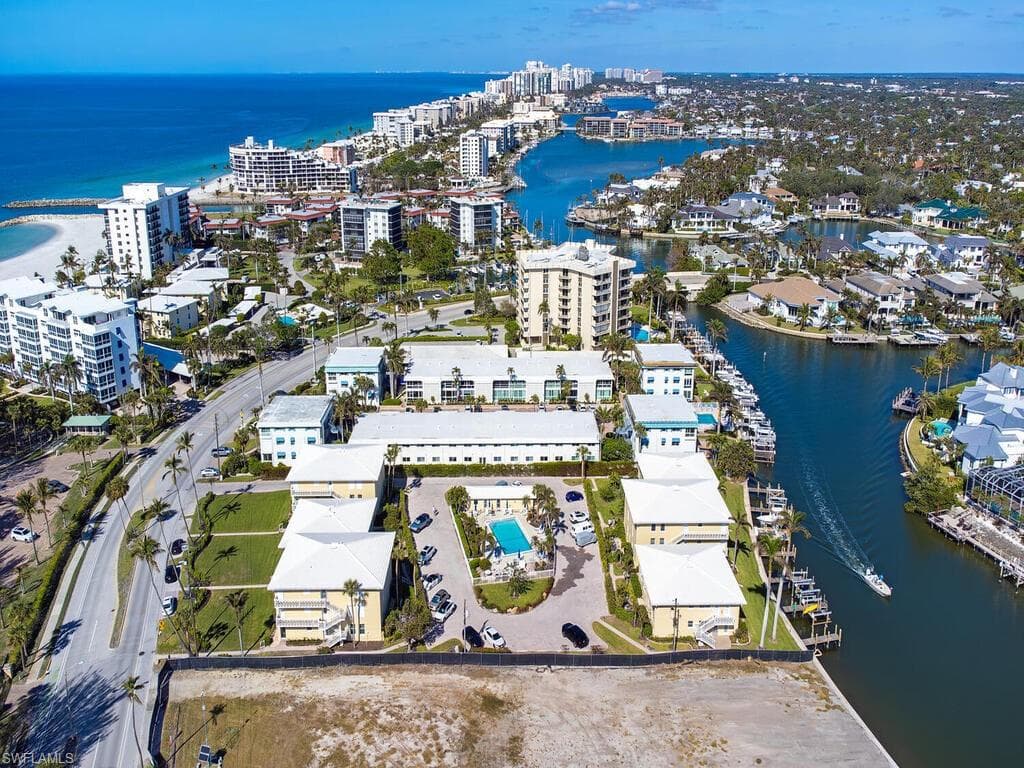 2082 Gulf Shore Blvd N 111, Naples, FL 34102-14