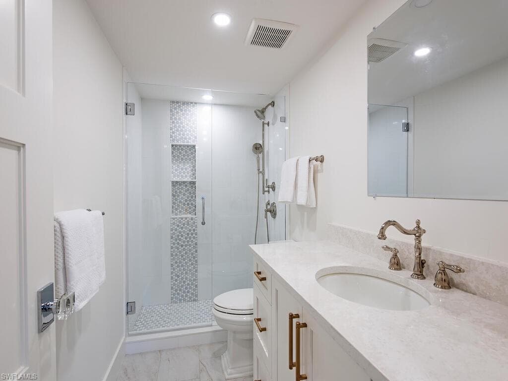 2082 Gulf Shore Blvd N 111, Naples, FL 34102-7