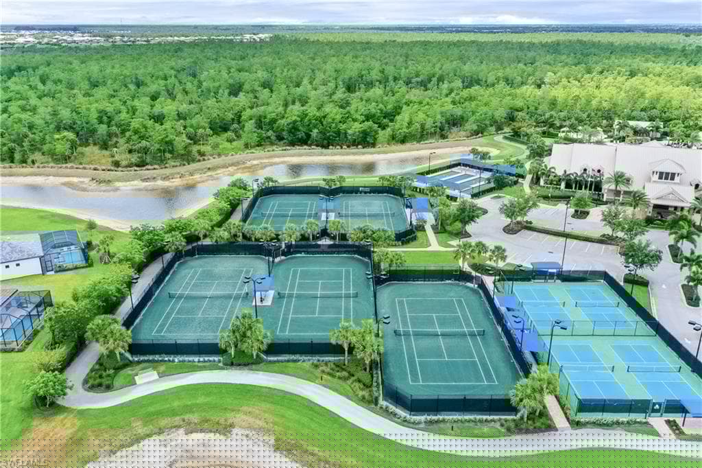 7248 Live Oak Dr, Naples, FL 34114-4