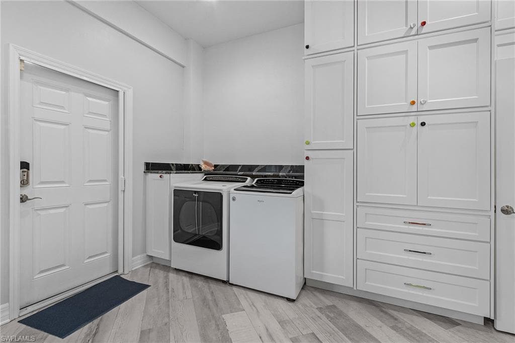 83 2nd St, Bonita Springs, FL 34134-29