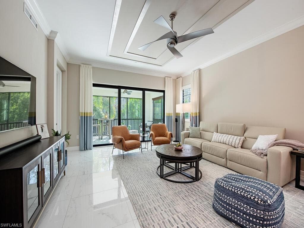 16370 Viansa Way 102, Naples, FL 34110-3