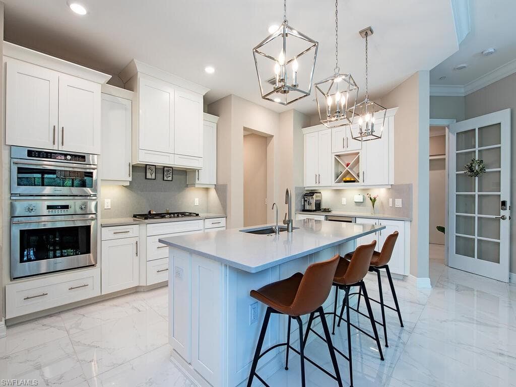 16370 Viansa Way 102, Naples, FL 34110-6