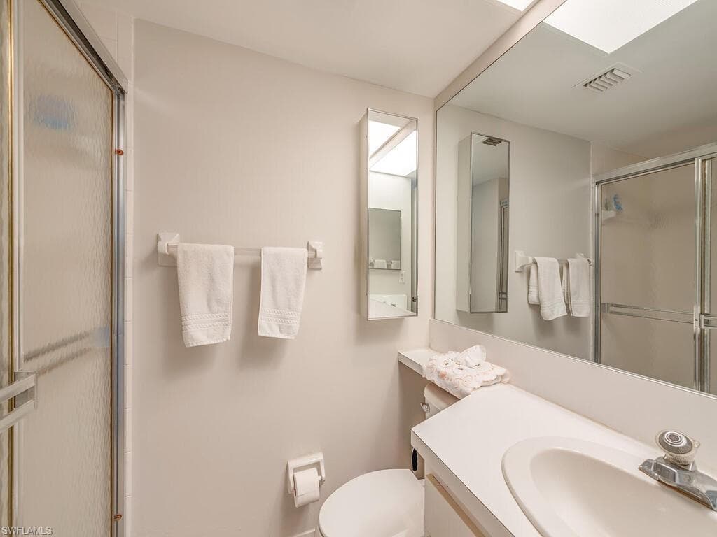 37 High Point Cir E 109, Naples, FL 34103-10