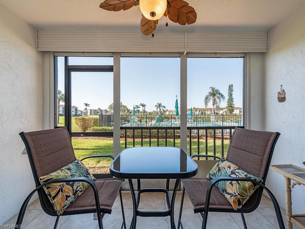 37 High Point Cir E 109, Naples, FL 34103-12