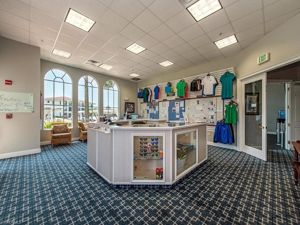 37 High Point Cir E 109, Naples, FL 34103-16