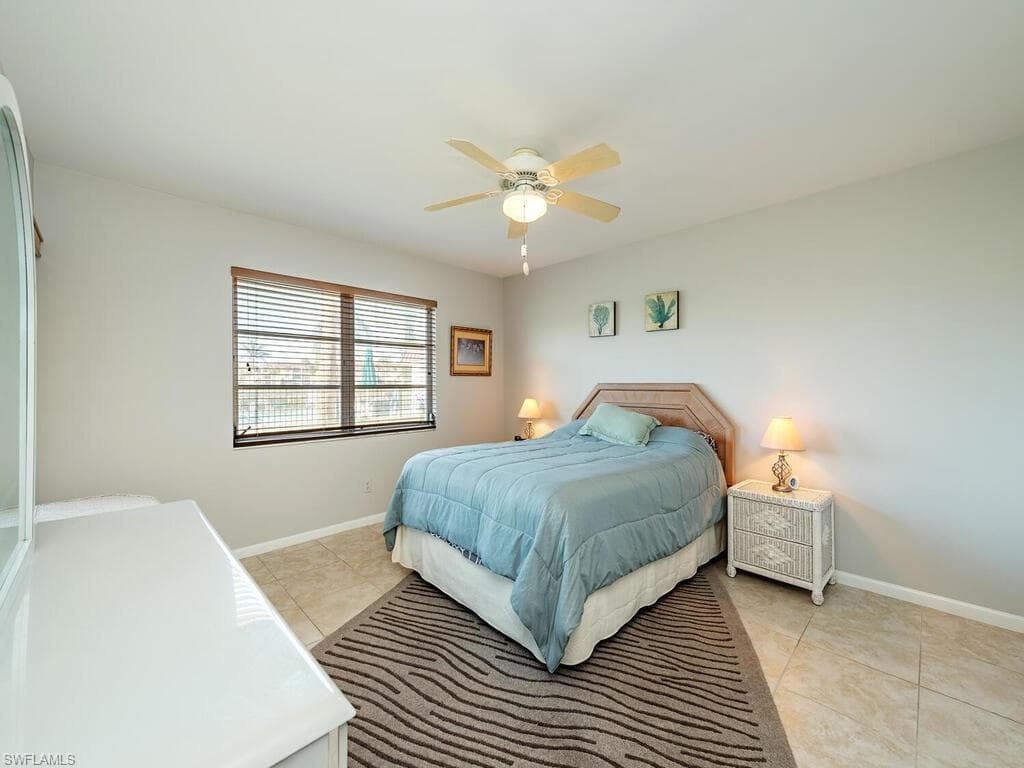 37 High Point Cir E 109, Naples, FL 34103-7