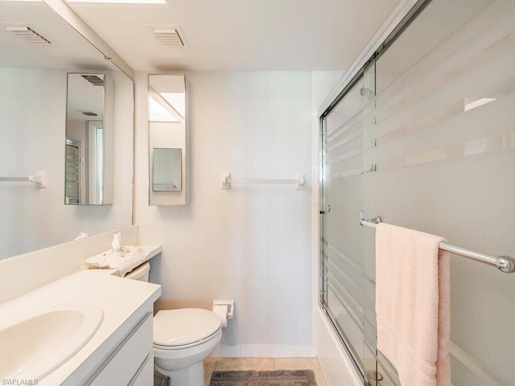 37 High Point Cir E 109, Naples, FL 34103-8