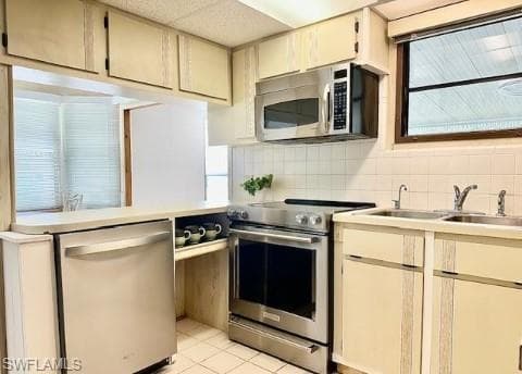 5 Bass Ln 5, Naples, FL 34114-13