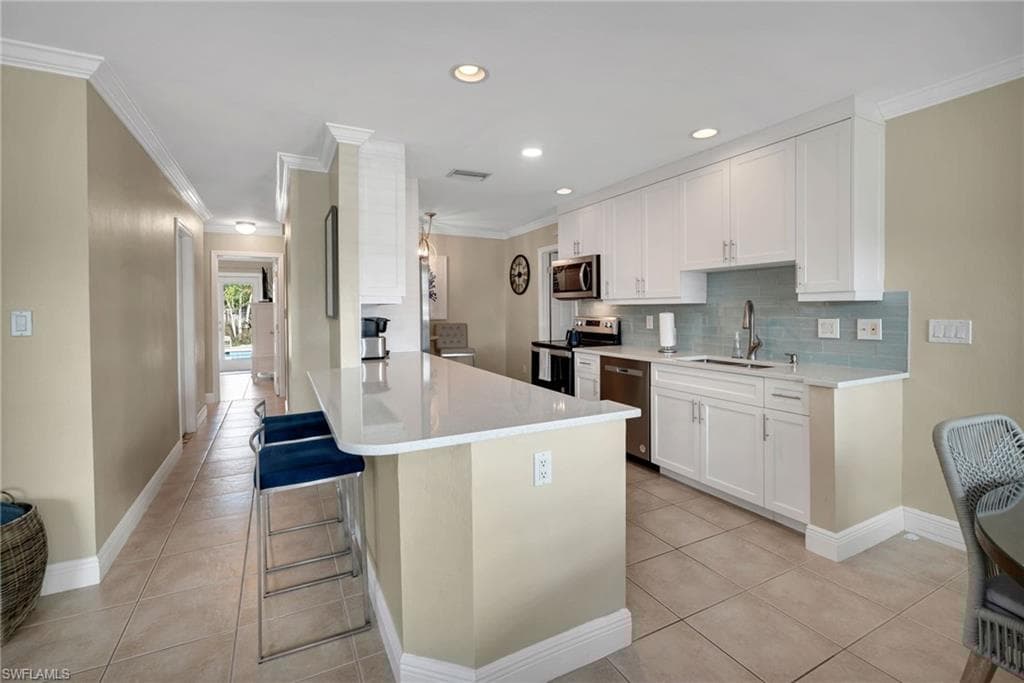 759 102nd Ave N, Naples, FL 34108-10