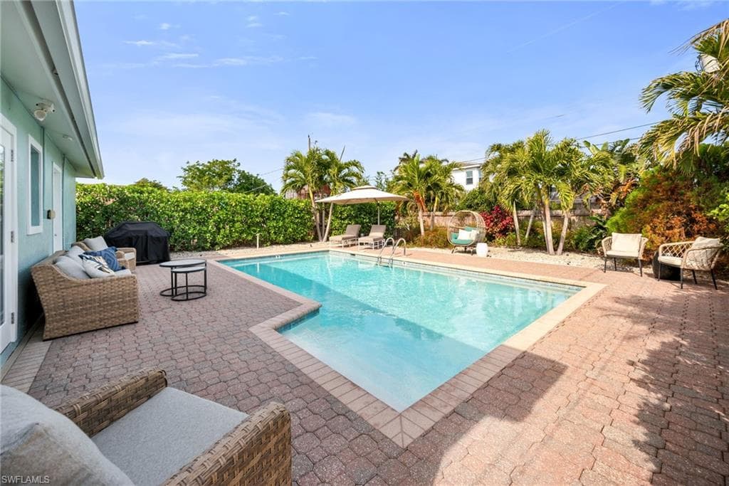 759 102nd Ave N, Naples, FL 34108-24