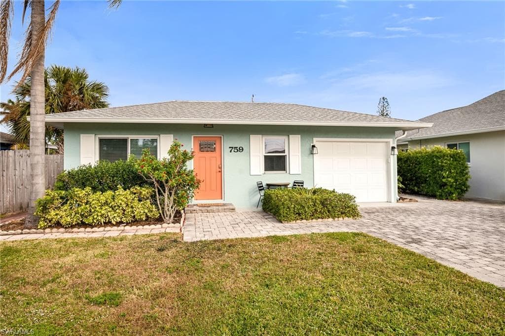 759 102nd Ave N, Naples, FL 34108-2