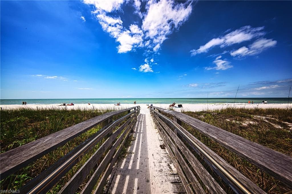 759 102nd Ave N, Naples, FL 34108-5