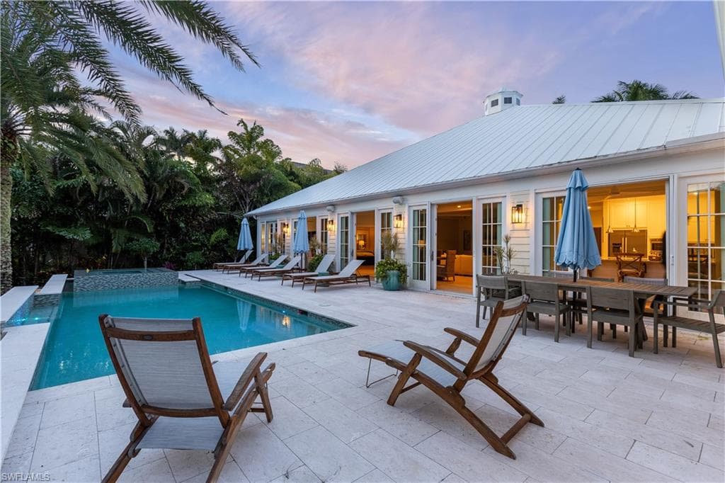 154 4th Ave N, Naples, FL 34102-11