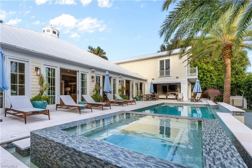 154 4th Ave N, Naples, FL 34102-12