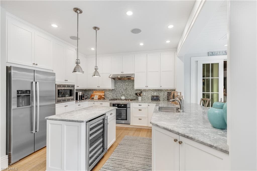 154 4th Ave N, Naples, FL 34102-20