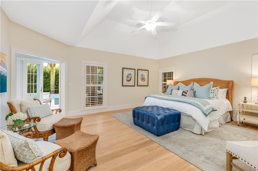 154 4th Ave N, Naples, FL 34102-28
