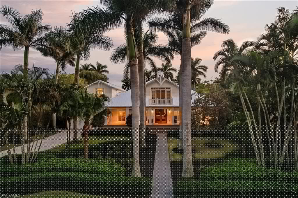 154 4th Ave N, Naples, FL 34102-2