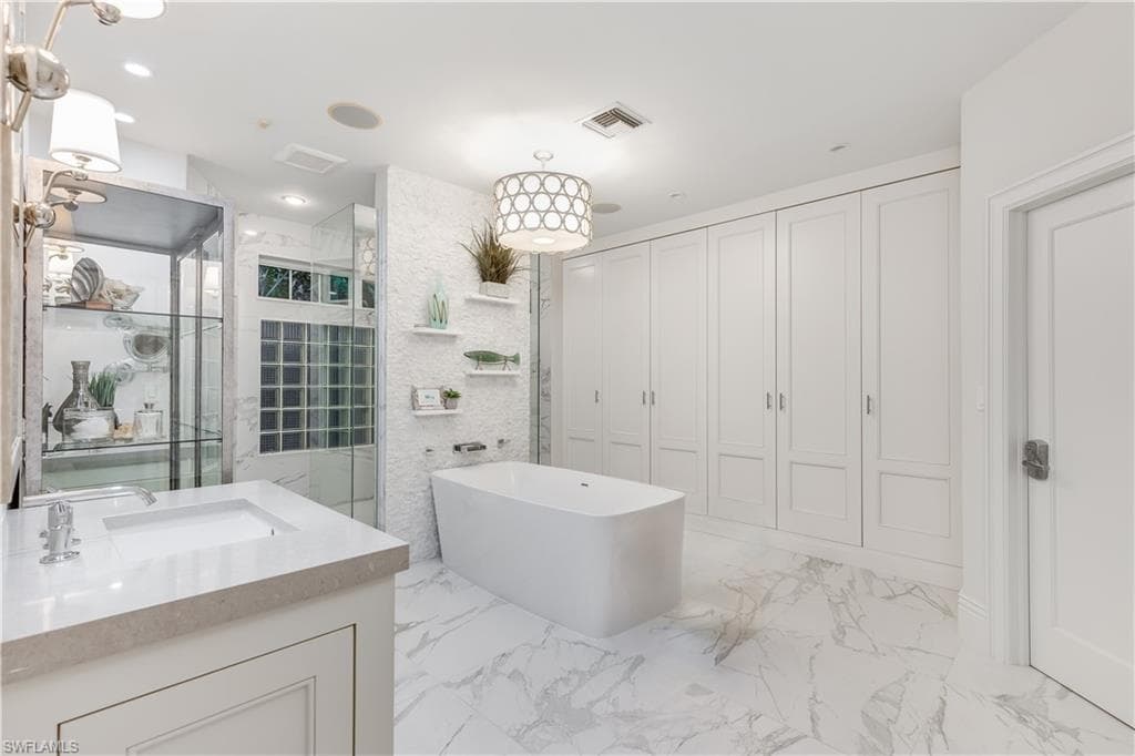 154 4th Ave N, Naples, FL 34102-30