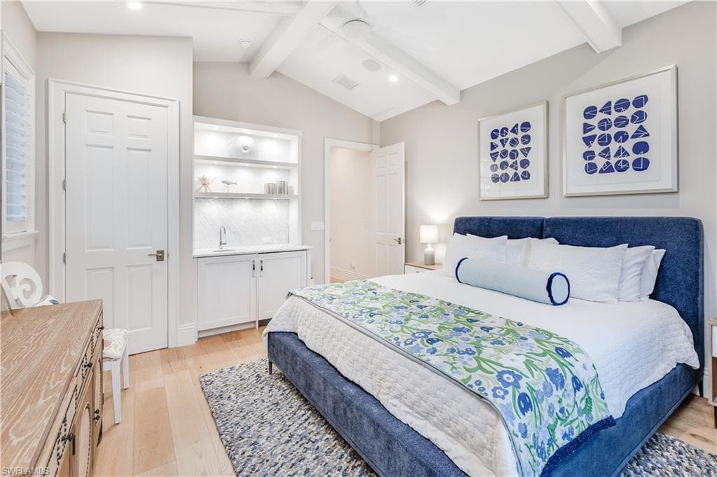 154 4th Ave N, Naples, FL 34102-31