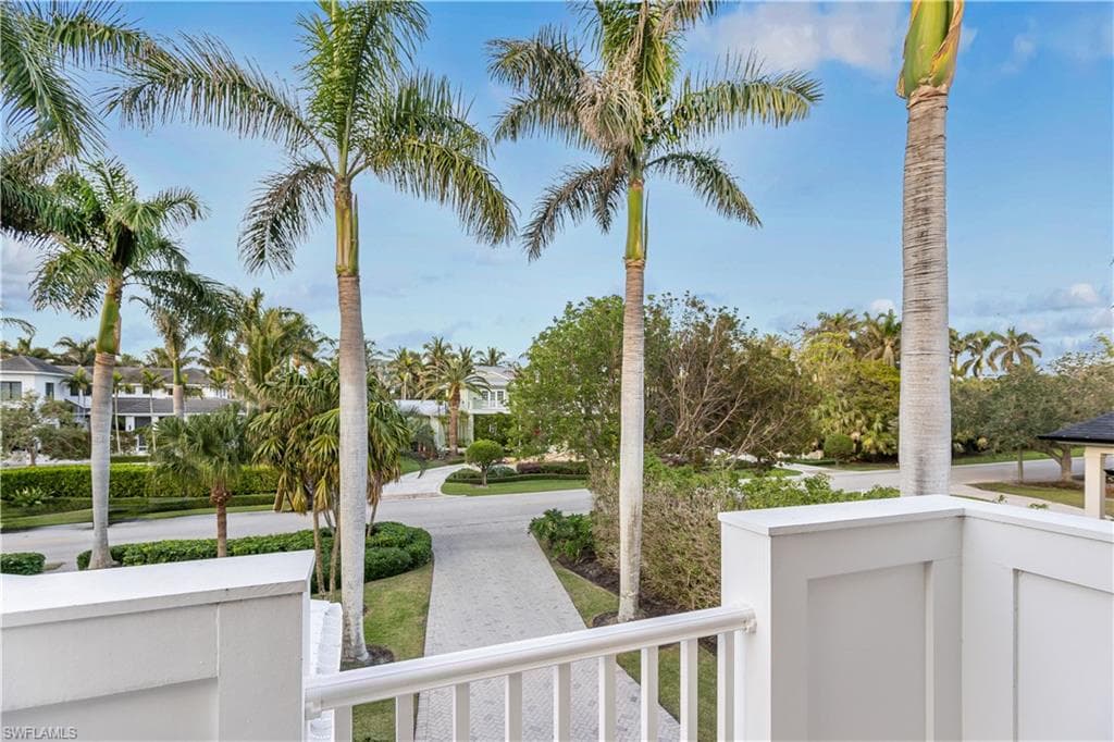 154 4th Ave N, Naples, FL 34102-34