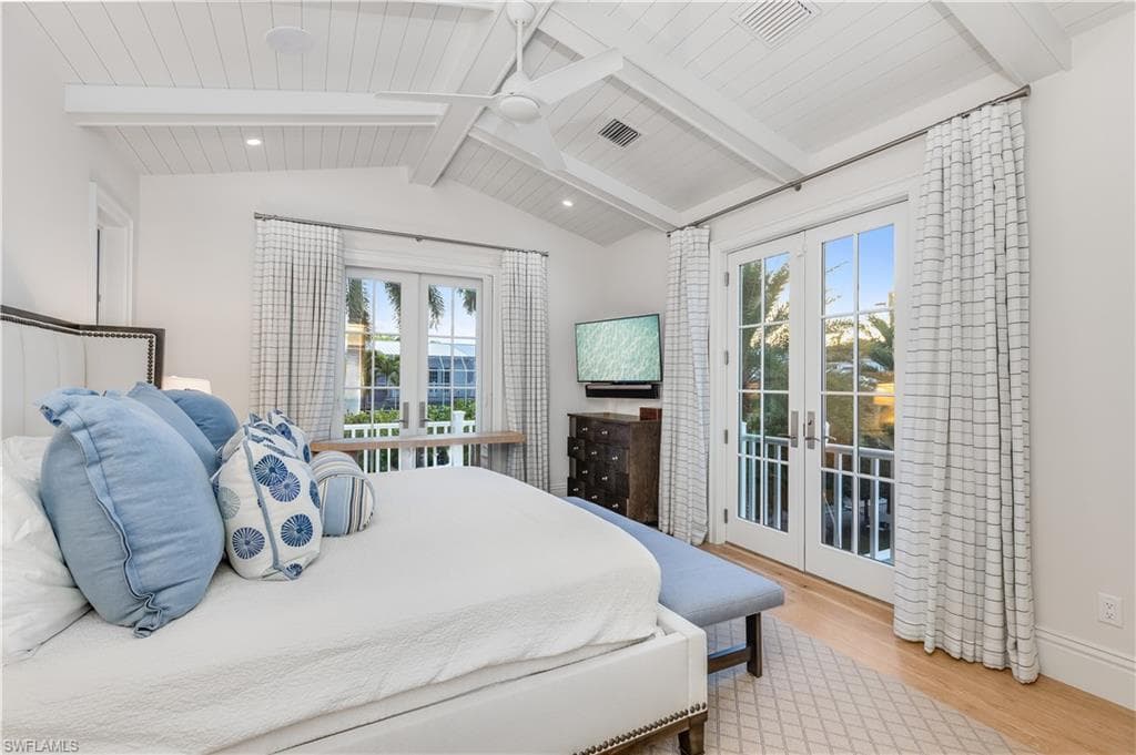 154 4th Ave N, Naples, FL 34102-35