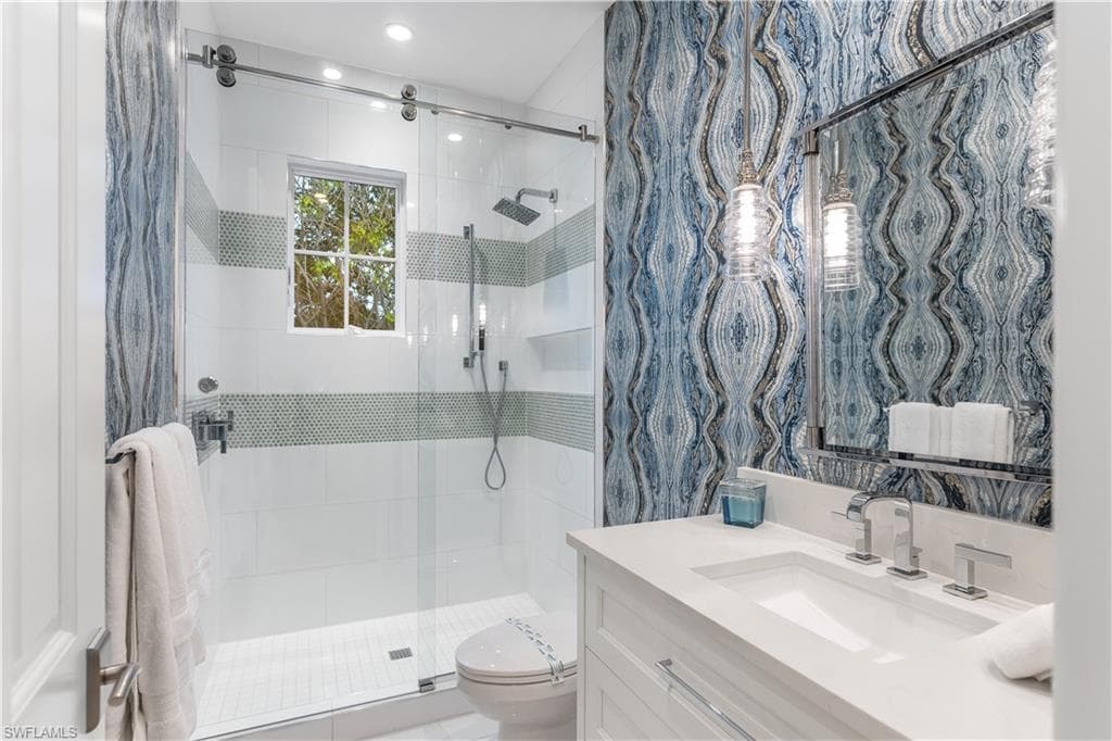 154 4th Ave N, Naples, FL 34102-36