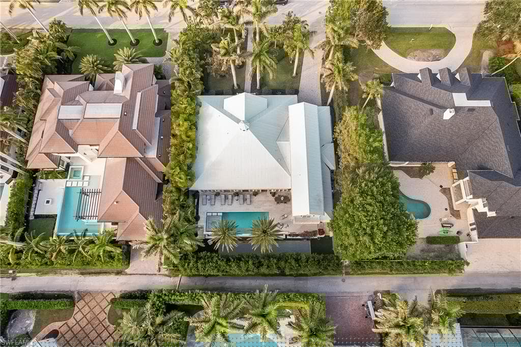154 4th Ave N, Naples, FL 34102-6