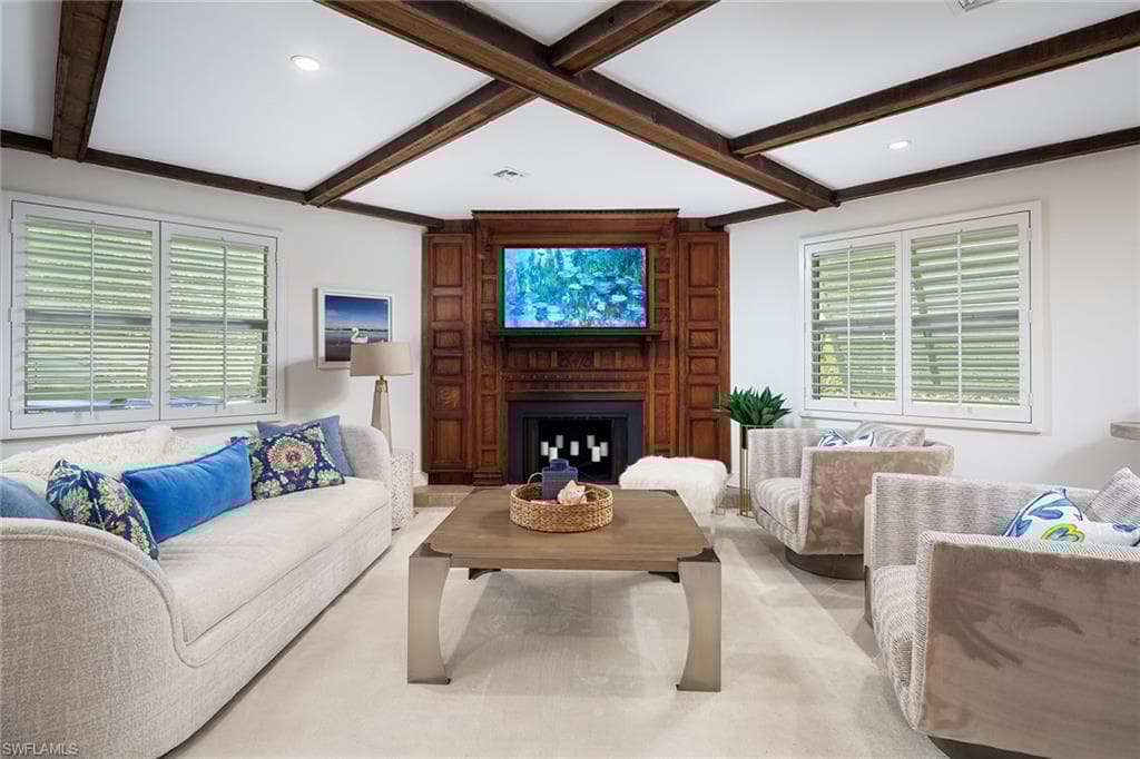 9602 Vanderbilt Dr, Naples, FL 34108-11