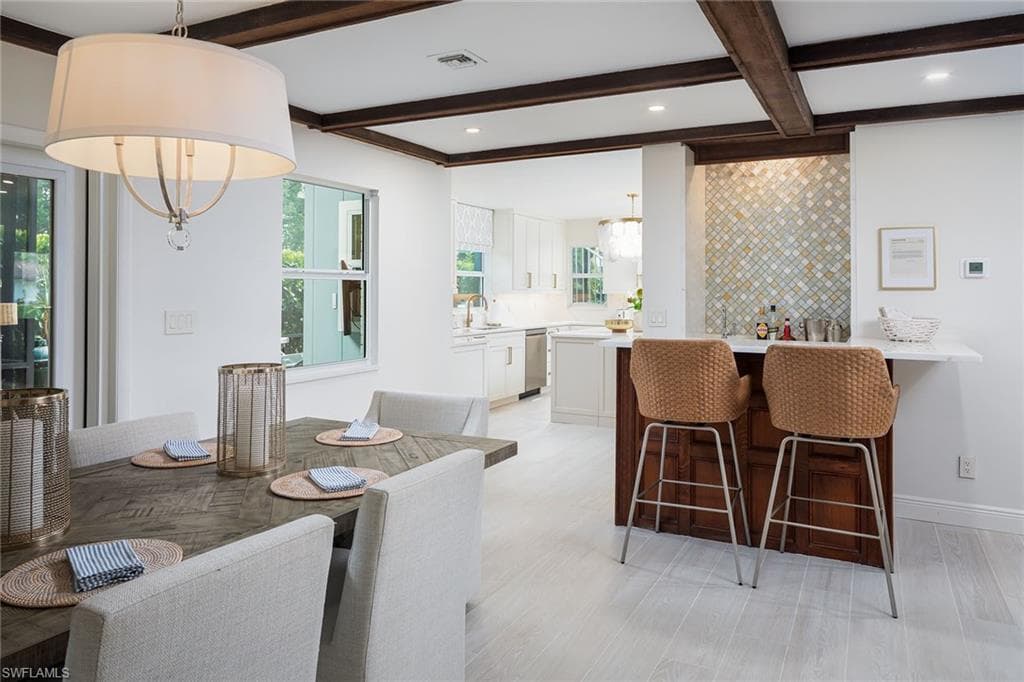 9602 Vanderbilt Dr, Naples, FL 34108-14