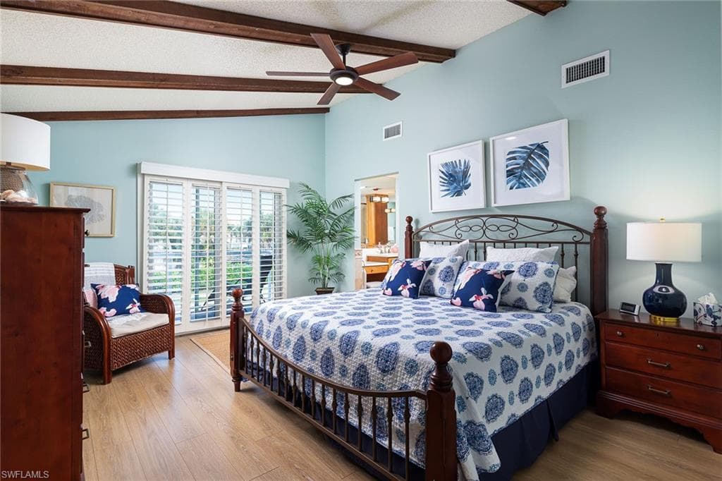 9602 Vanderbilt Dr, Naples, FL 34108-21