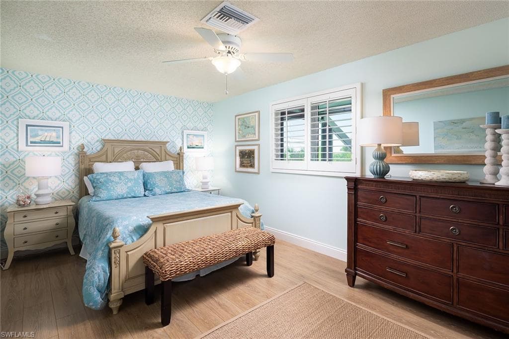 9602 Vanderbilt Dr, Naples, FL 34108-24