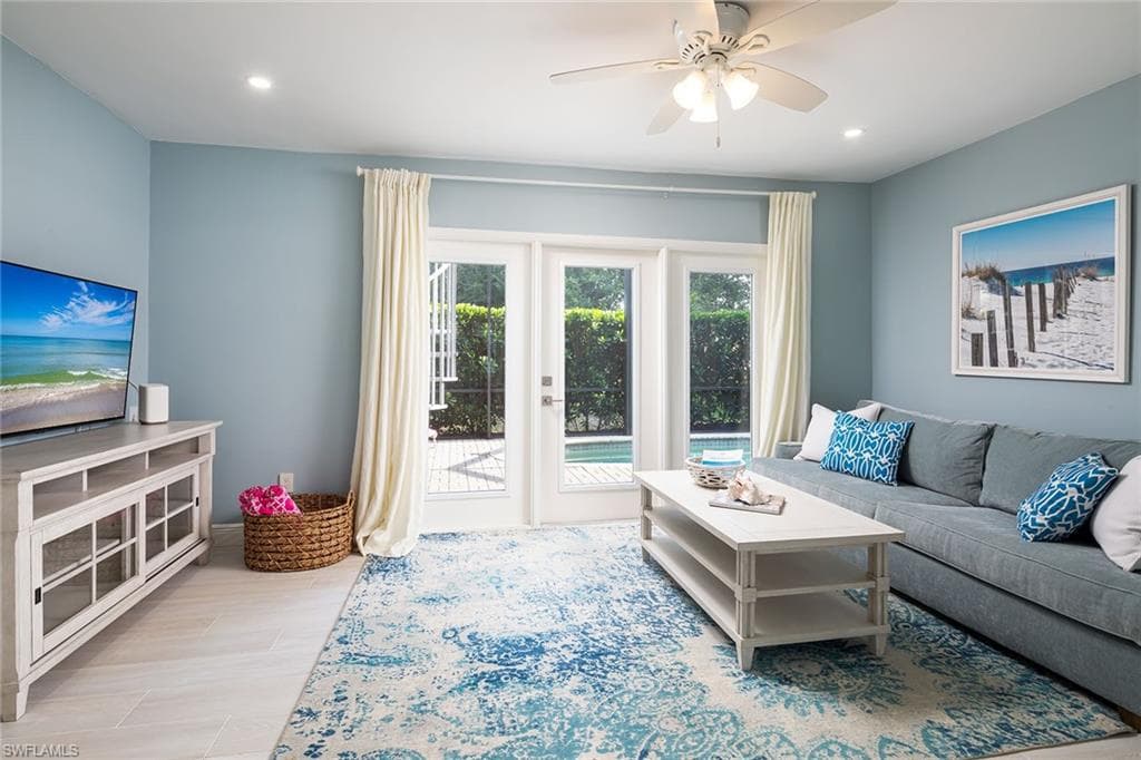 9602 Vanderbilt Dr, Naples, FL 34108-28