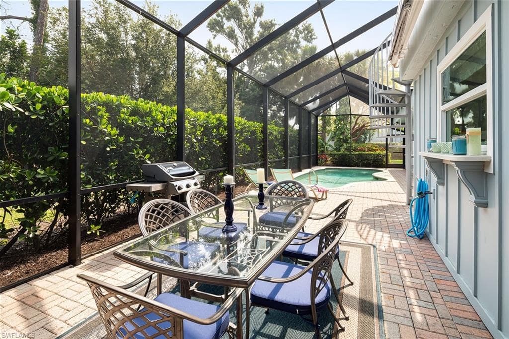 9602 Vanderbilt Dr, Naples, FL 34108-30