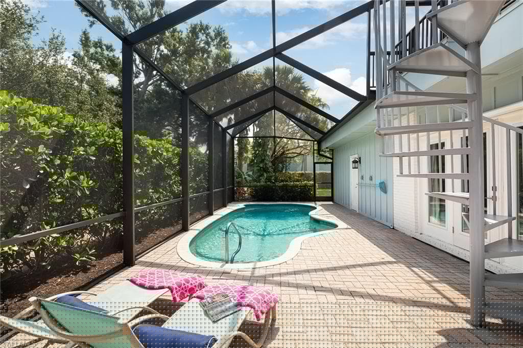 9602 Vanderbilt Dr, Naples, FL 34108-32