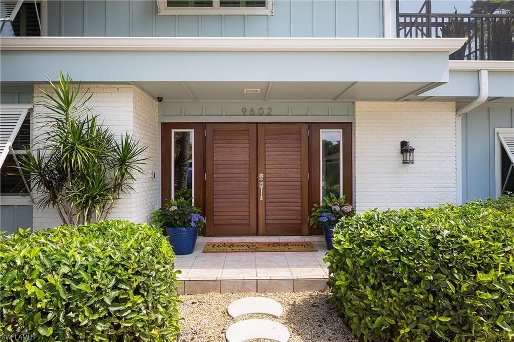 9602 Vanderbilt Dr, Naples, FL 34108-35