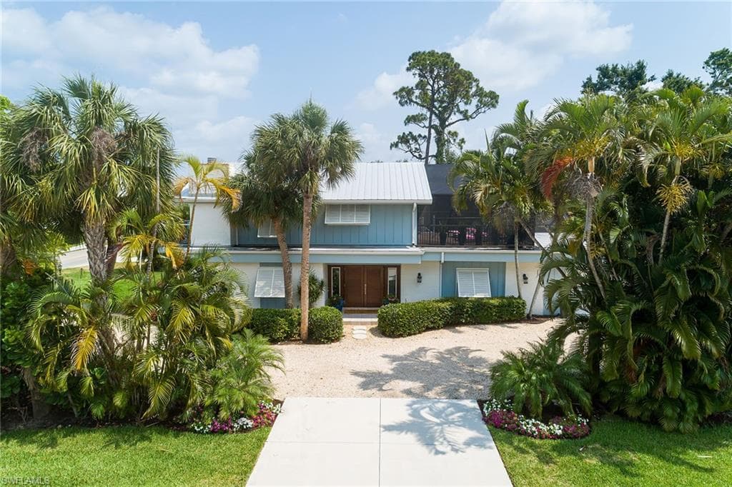 9602 Vanderbilt Dr, Naples, FL 34108-36