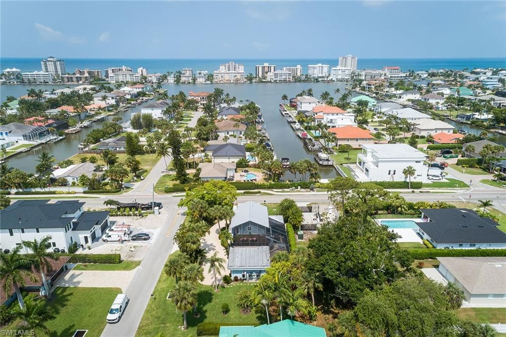 9602 Vanderbilt Dr, Naples, FL 34108-40