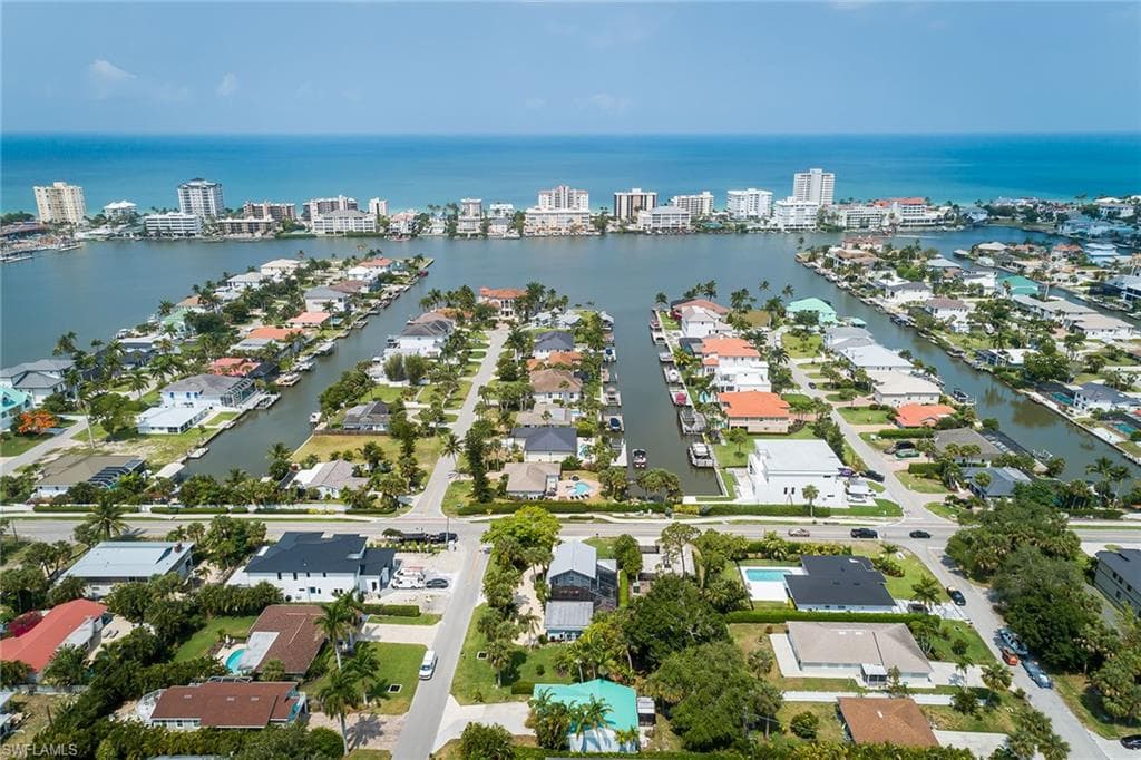 9602 Vanderbilt Dr, Naples, FL 34108-42