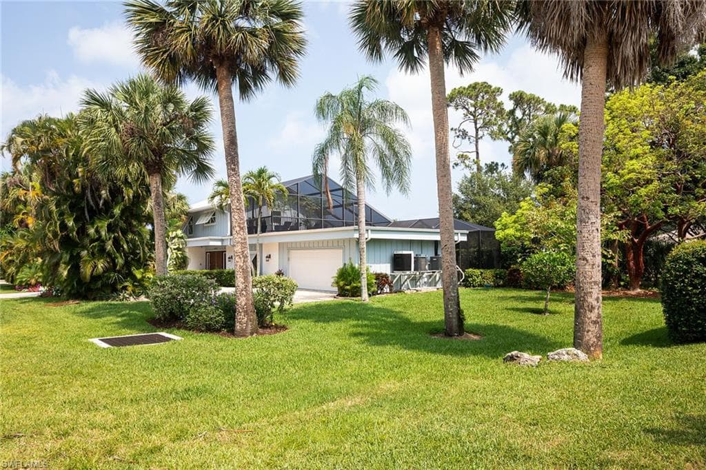 9602 Vanderbilt Dr, Naples, FL 34108-4